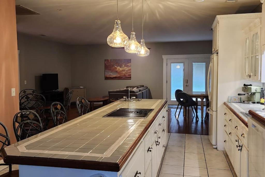 A Retro Rejuvenation Villa Midway Eksteriør bilde